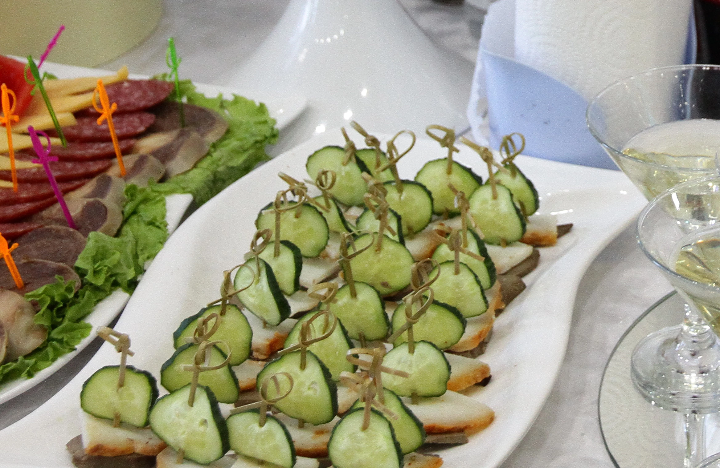 Жители какого города в Казахстане больше всего тратят деньги на питание вне дома